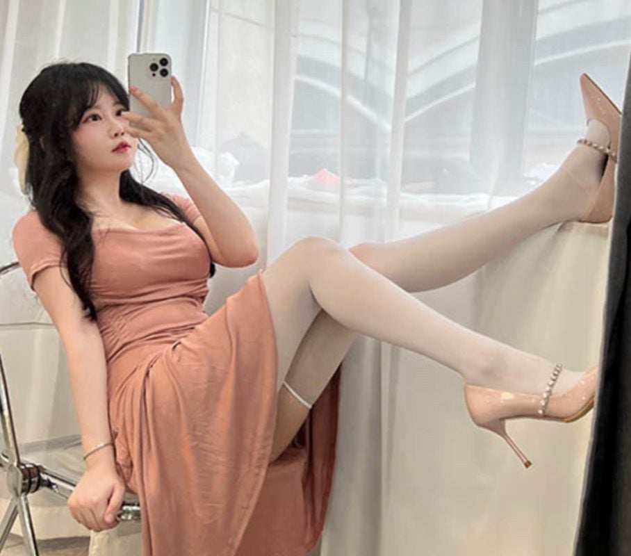 是依酱吖|依依超级懒-白丝人妻