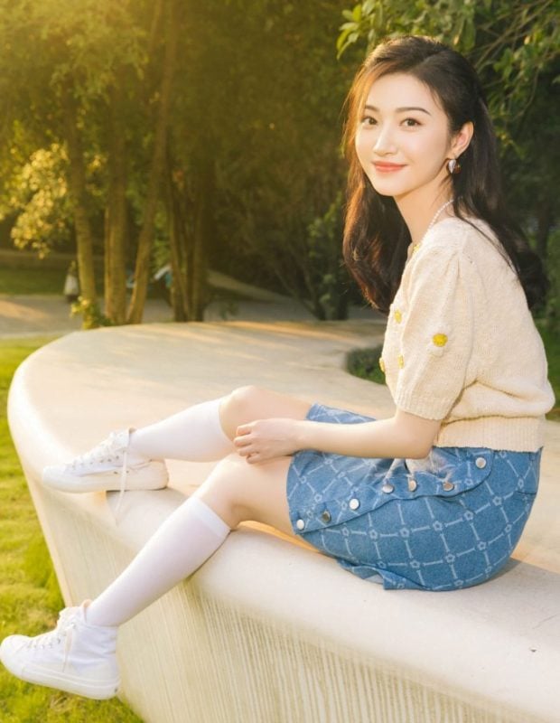 景甜|晴朗夏日景甜短裙白色中筒袜外拍