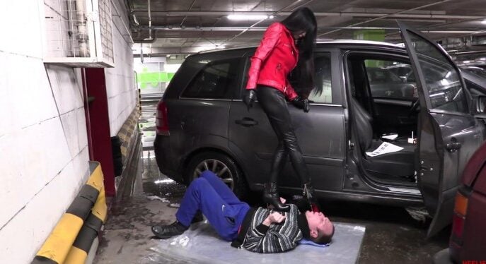 Maria | Underground parking lot stampede