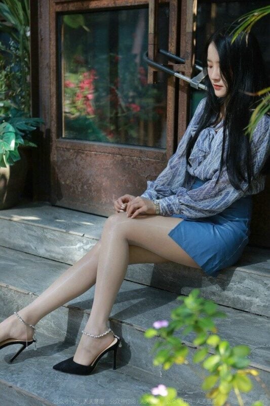 IESS异思趣向|丝享家995：婉萍 油亮蓝色短裙-视频截图