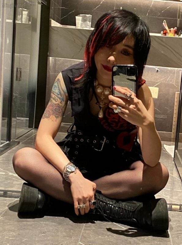 赵梦|摇滚女歌手赵梦丝袜腿合集