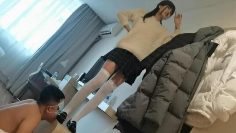 灵猫|白丝JK女王小皮鞋踩M