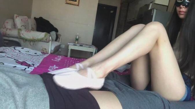 诗蔓|舞蹈鞋女孩的踩踏惩罚