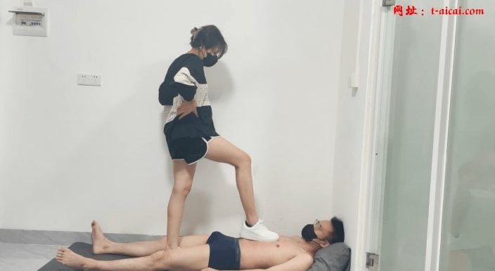 Dream KiKi| 运动鞋踹肚子 越踹越兴奋