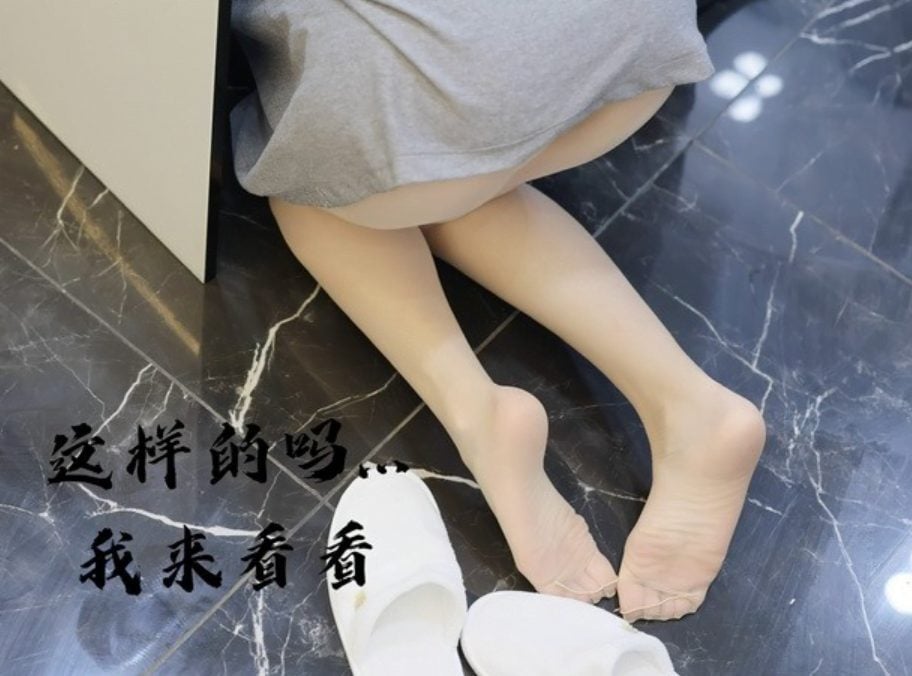 IMiss爱蜜社|逗逗跪地肉丝脚底特写