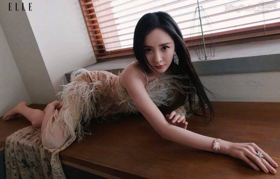 杨幂|ELLE杂志杨幂美足写真