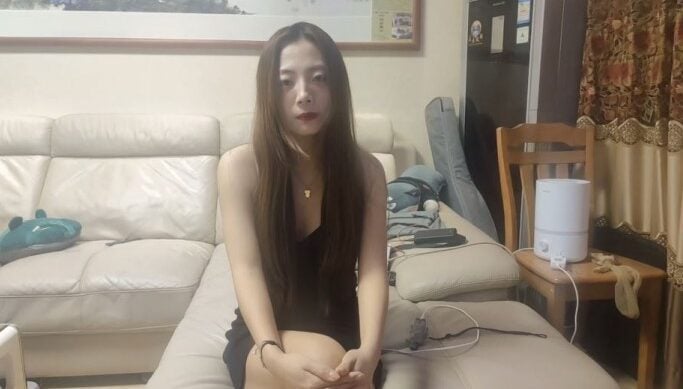 氷の女王 |彼女の怒った足舐め POV