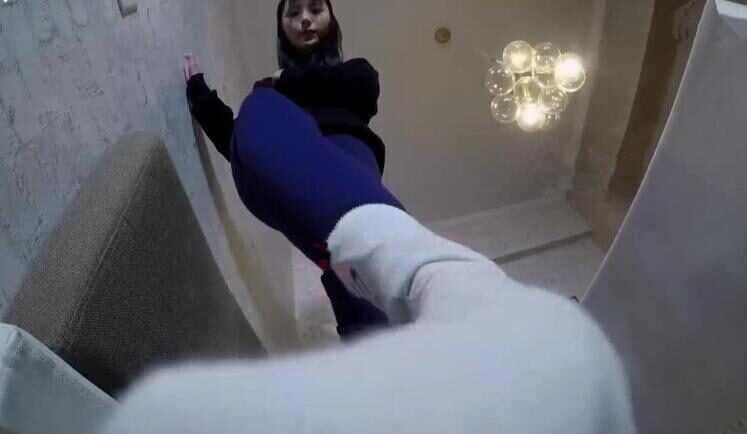 初九 | 女巨人视角白袜调教