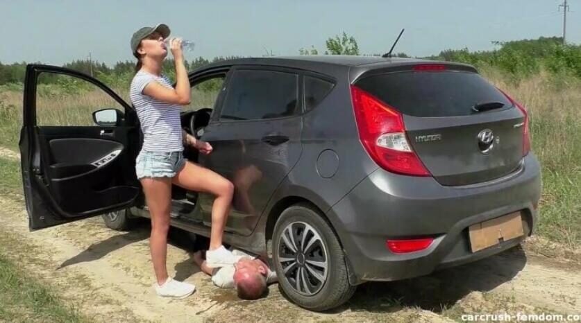悪意のある女王が車を運転し、奴隷を容赦なく押しつぶした10部コレクション