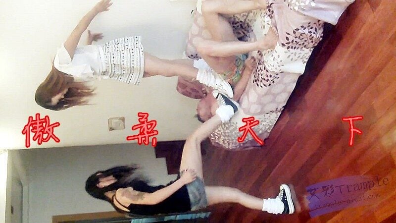 Aorou Tianxia | Double S canvas shoes and bubble socks violently trample on the old bitch