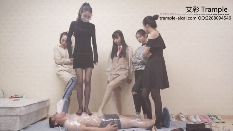 婉慈Icon | 5女王保鲜膜木乃伊暴力踩踏