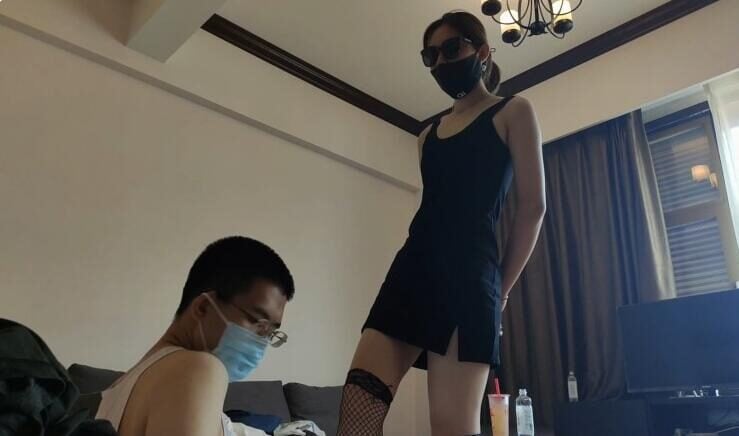 苏曼 | 性感网袜踩裆部