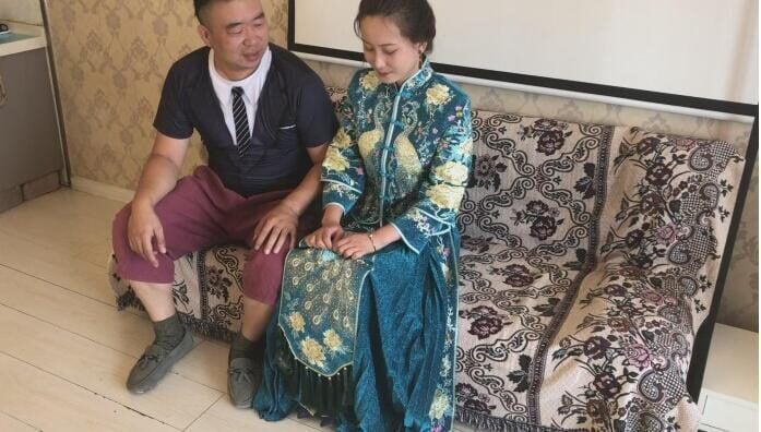 剧情 | 新婚之夜新郎沦为美新娘的脚垫
