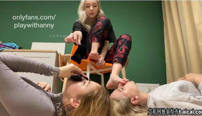 Anny | 俄罗斯Anny女王公共场合虐玩双母狗臭袜子泡茶闻臭鞋舔汗脚官网搬站合集 14G