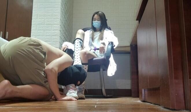 末咖 | 中山纹身小姐姐末咖女神蹦迪完喊贱狗清理空军脚汗