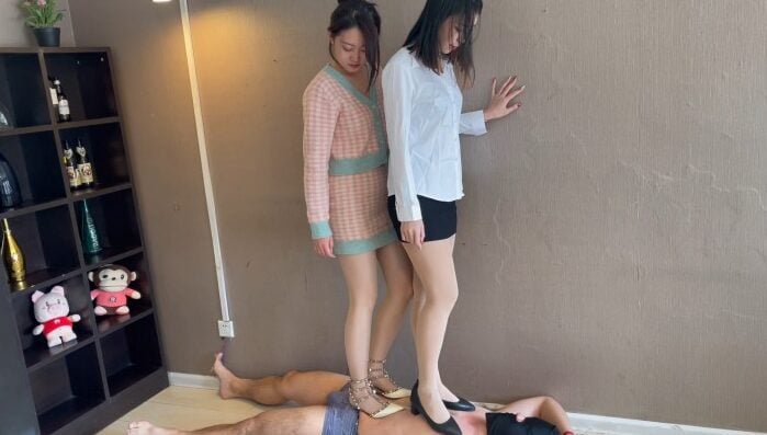 Super S Alliance | Stockings and high heels full body weight trampling