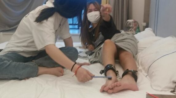 玲玲&倩倩|双人第一视角挠脚丫tk