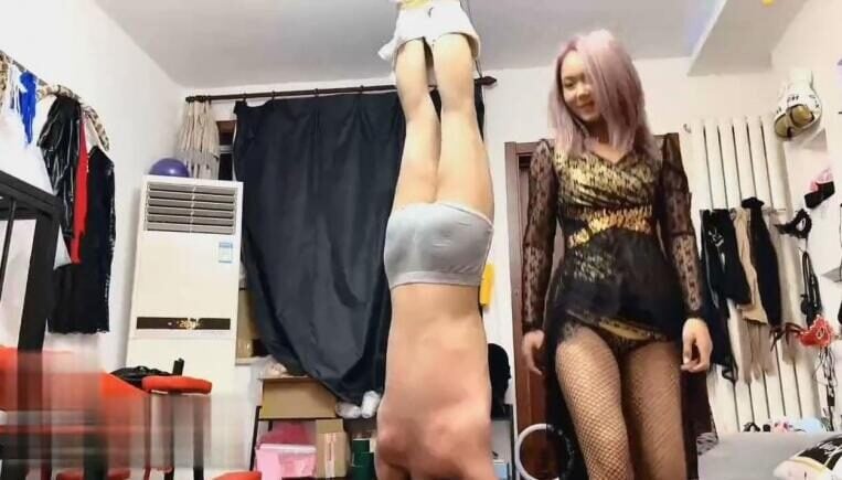 绝美赫莲娜 | 高跟踩踏坐脸窒息悬空踩脸