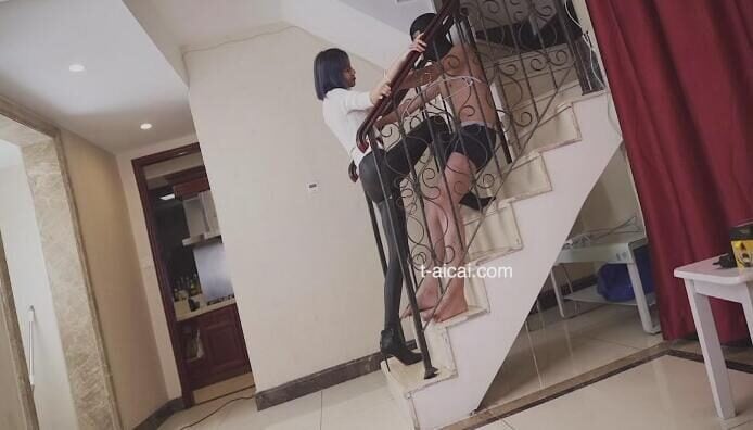 禾he | 曼禾女王皮裤踢裆调教