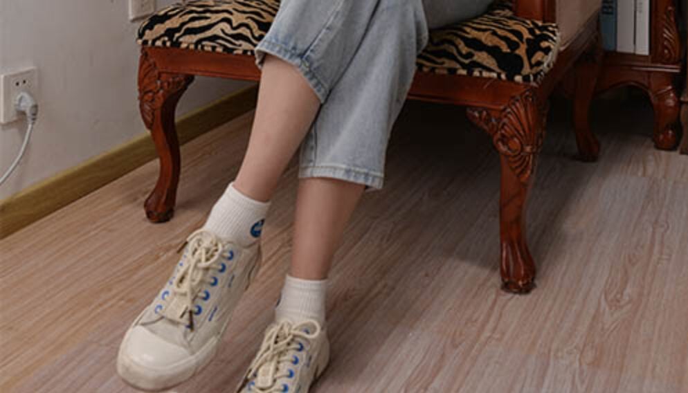 Sexy Asian Girls Feet | No.017 美女YIYI性感的40码大脚丫(牛仔裤棉袜裸足)