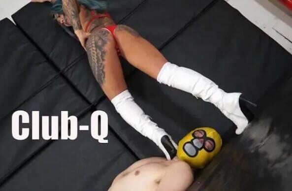 Club-Q | 暴力女疯狂踢打跺踩闻舔原味脚