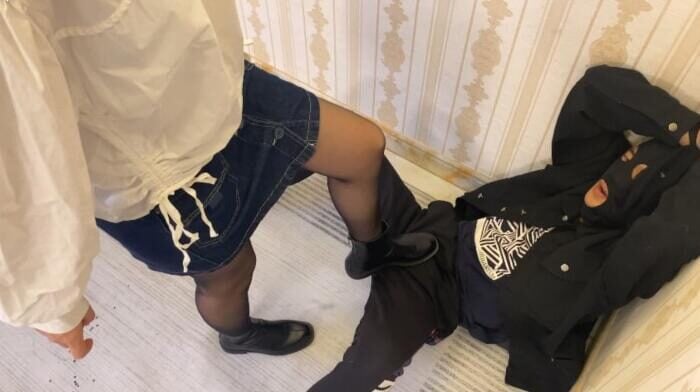 W.K.T | 妍妍小皮靴踢废贱狗下体