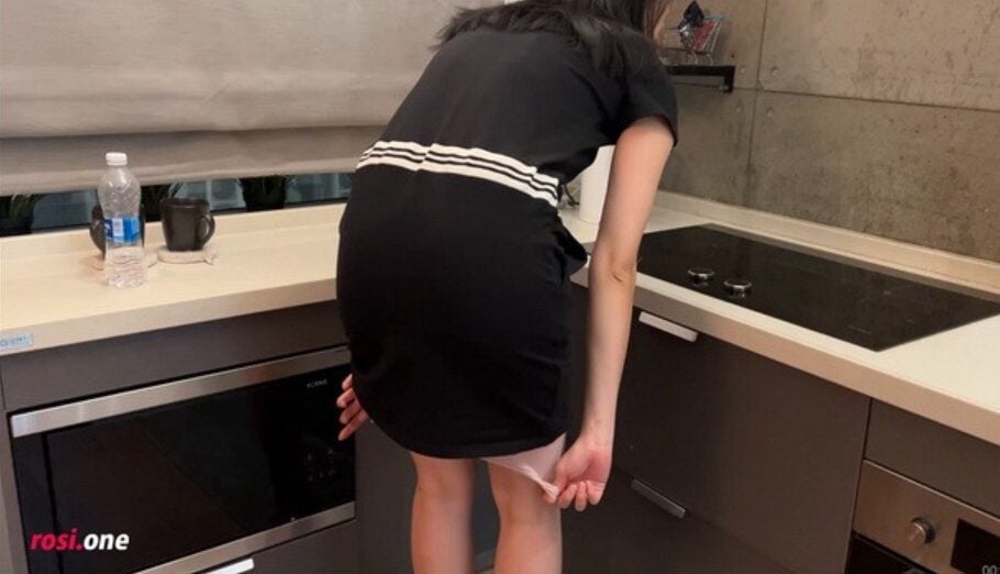ROSI Photo | RS. Video NO.471 Black Hip Skirt