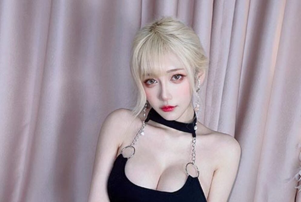 Jiu Xiaoyan | ブロンドバービーの厚手の黒シルクサイハイソックス