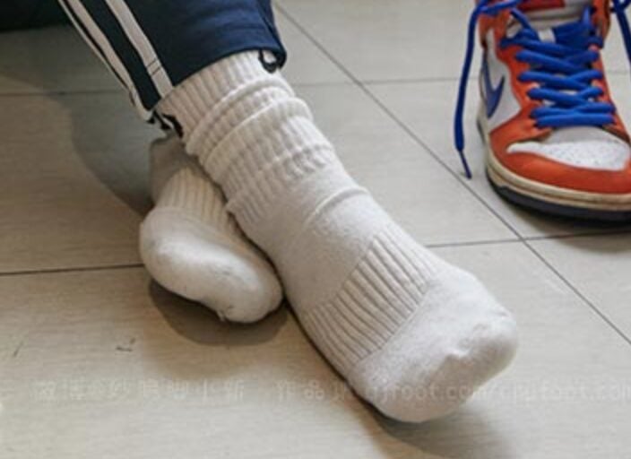 见新摄影 | 多想回到那个夏天校服白袜裸足(带视频)