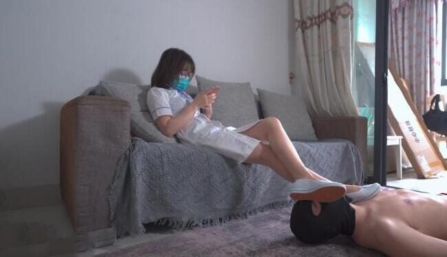 贝琳 | 舔护士的臭丝袜脚