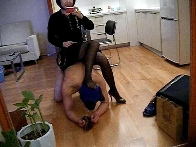 アニー黒絹踏みつけ男M