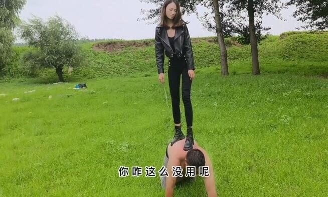 羽薇女神 | 野外骑乘鞭打羞辱猪猪舔脏鞋底