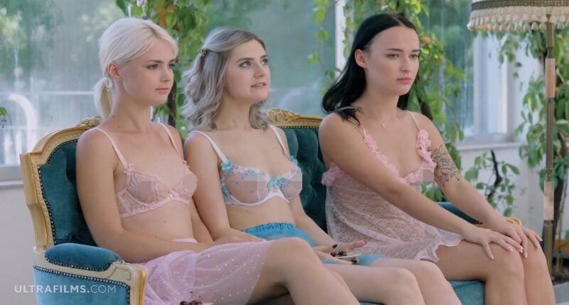 Download the lesbian SM training video | The queen and her three little bitches are all beautiful