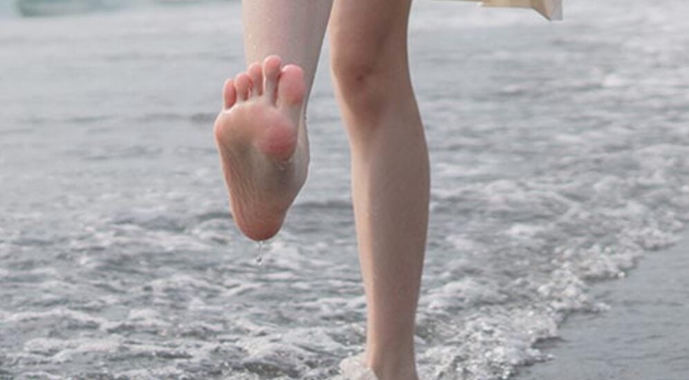 Limerence | 海蓝 白皙希腊脚 JK盛夏服海边戏水(带视频)