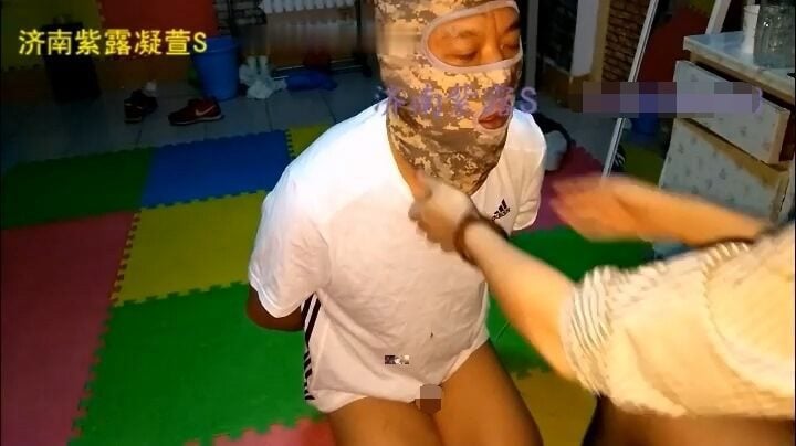济南紫露凝萱S调教视频下载 | 合格的狗奴是从耳光和羞辱中训练出来的