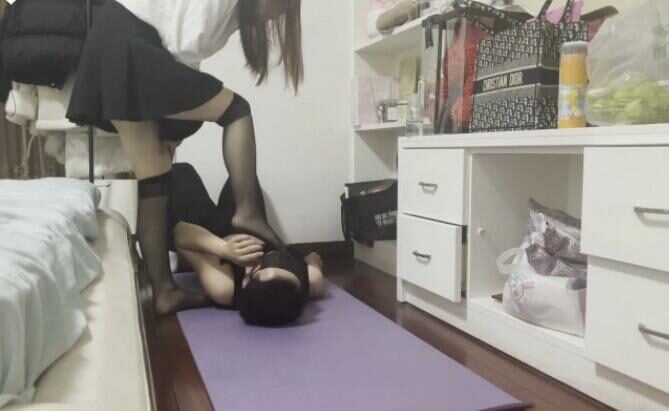 黑丝诱惑 | 沐沐女主首次露脸带剧情调教家奴