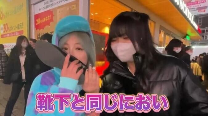 Variety show | Japanese street foot smelling girl fiercely inhales the fresh body odor and sour and smelly sweaty feet of beauties