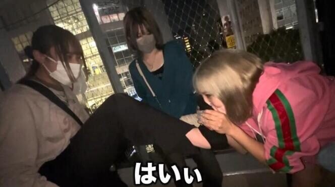 バラエティ番組 | 日本のストリートガールが美女たちの足の匂いを嗅ぎ、新鮮な体臭を吸い込む