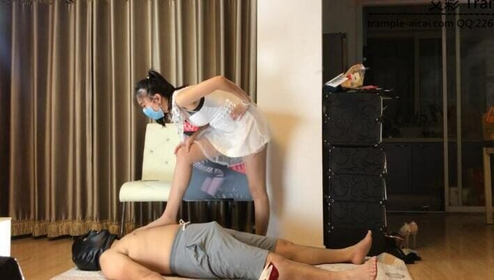 Jing'er Xiaozhu | Newcomer Rong'er's first experience of stepping on others
