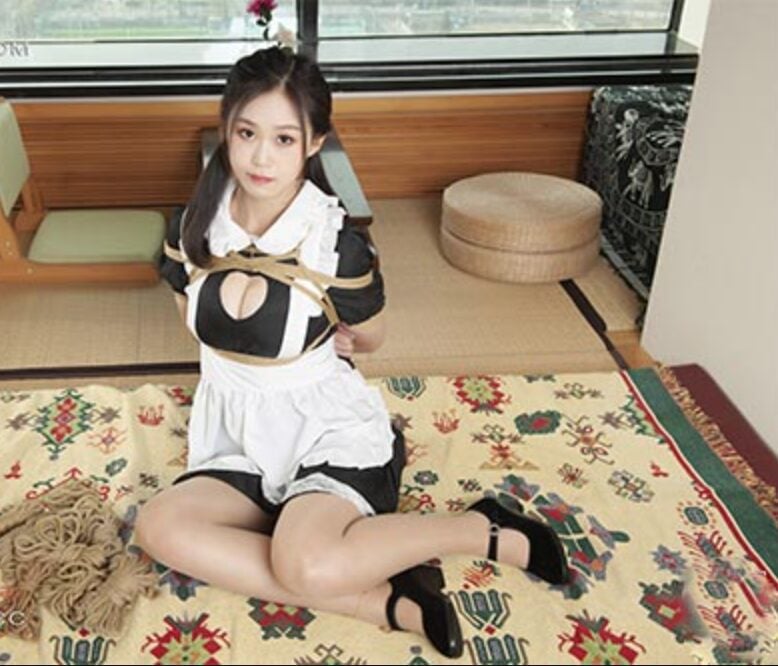 Ligui | Er Er stockings maid tied up tight and plump