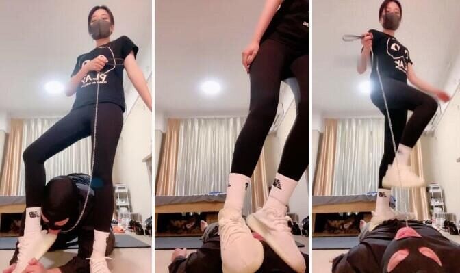 小妮 | 运动女神白棉袜球鞋暴力踢裆全体重踩跺骑马