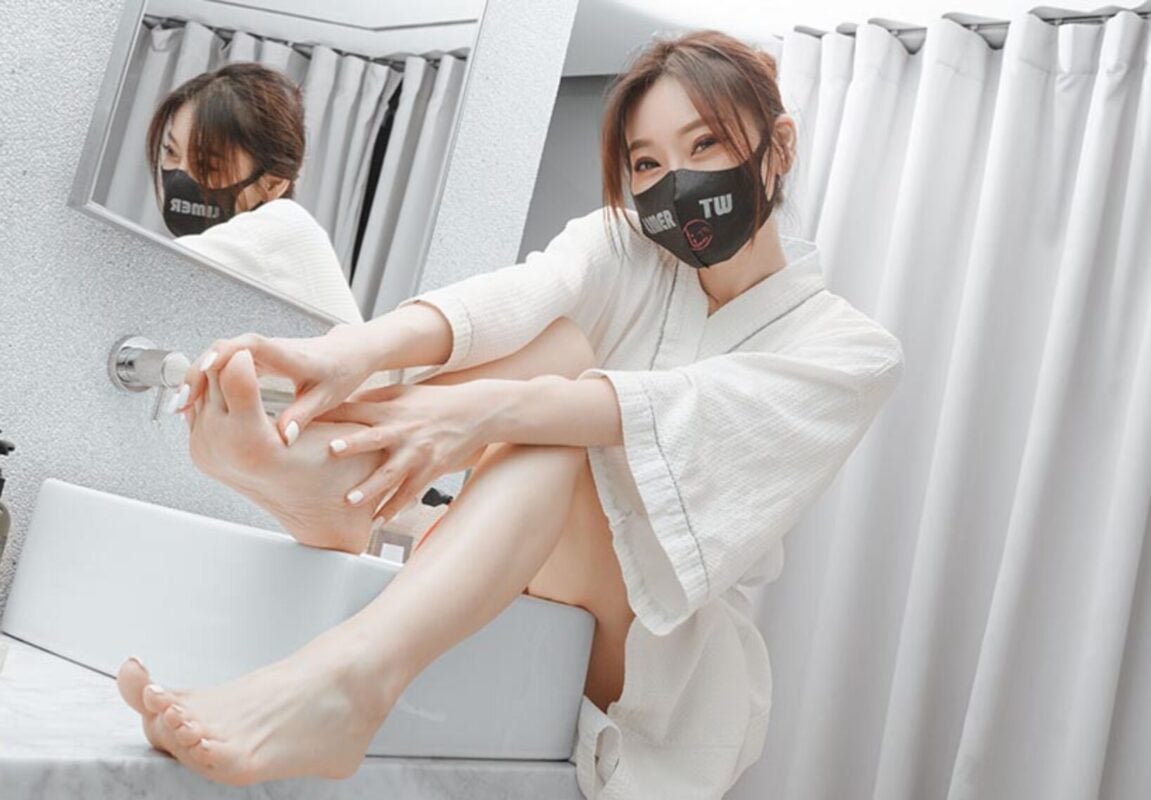 Limerence | Goddess Yu Wei's beautiful feet made the pedicurist unable to control herself and started TKing silently (with video)