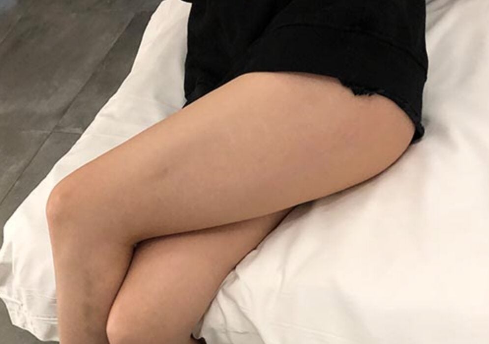 ベンズ写真 |兄が先輩を誘って脚の長い美女とインターンシップをしてみた（動画あり）