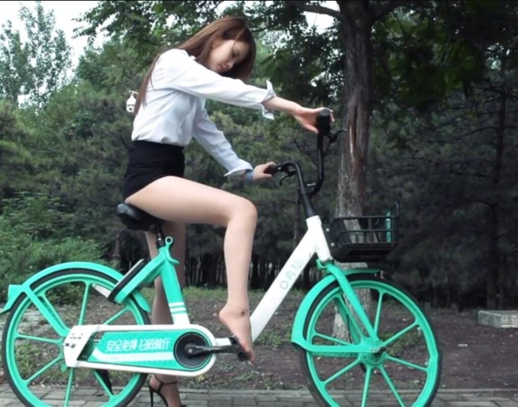 Ligui Video | Everyday stockings riding bike fairy riding