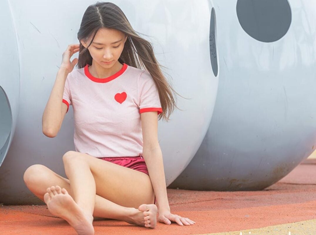 Limerence | EJ台北大都会公园露出裸足美脚(带视频)