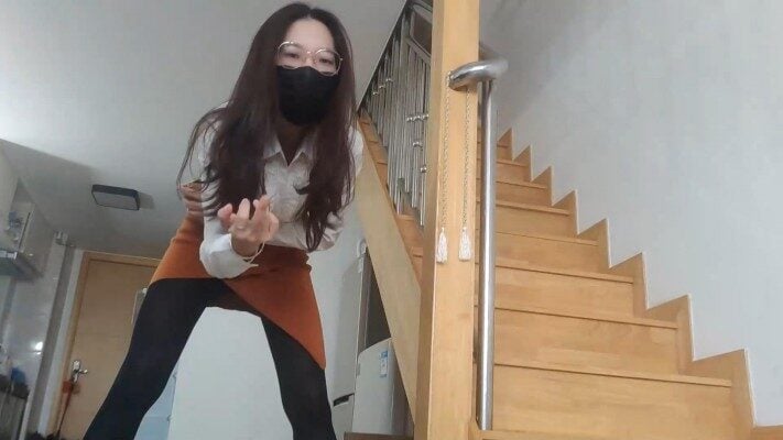 广州小鱼大人 | 粤语黑丝第一视角羞辱贱嗨舔鞋钻胯