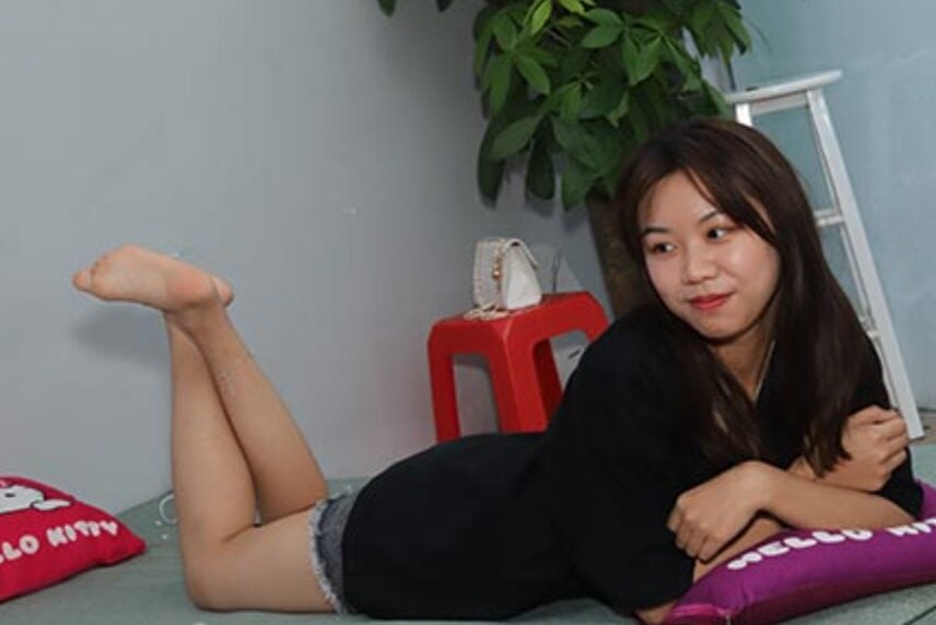 Pary student model shooting | New model college student Xiaowen shows size 36 small feet
