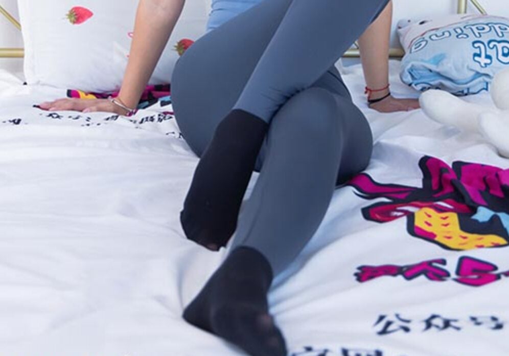 物恋传媒 | 岚岚瑜伽裤黑色棉袜之瑜伽少女(带视频)