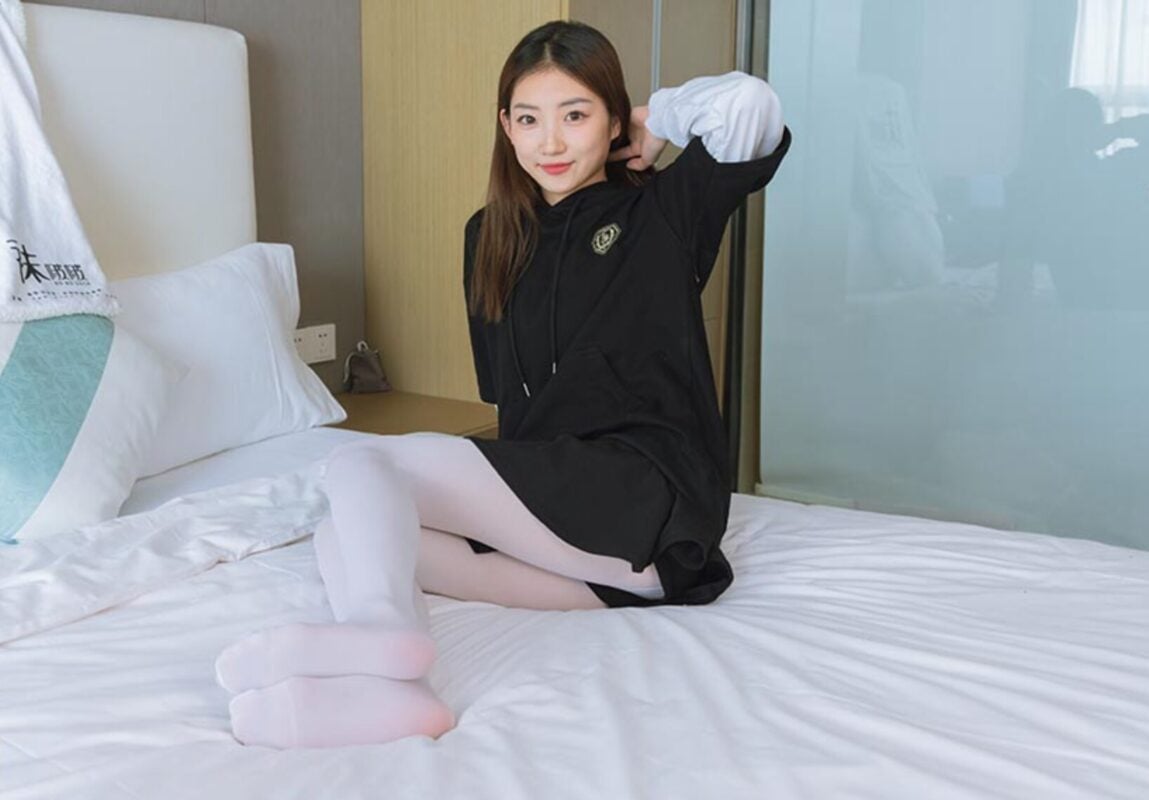 Sock Bobo 214th issue | Xiaomo's black sneakers, thick white stockings (with video)