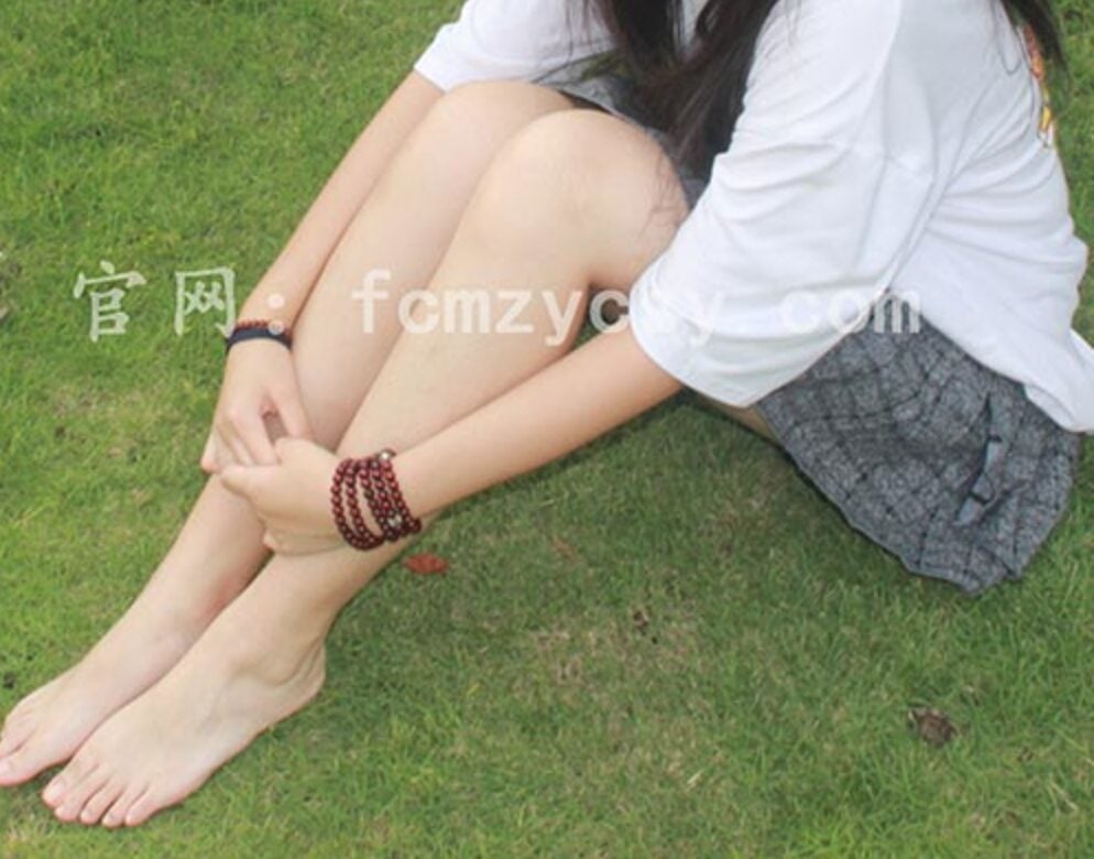 FCMZ学生足モデル | 小さな王祖仙のキャンバスシューズ、白い靴下、裸足